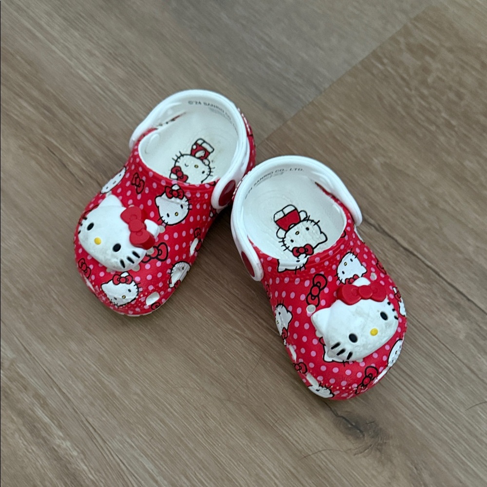 Hello Kitty Pink Kids crocks size 5 kids